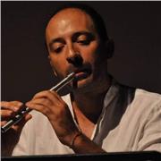 Insegnante di flauto traverso e dolce (strumenti antichi, etnici e moderni) con ventennale esperienza concertistica e di insegnamento